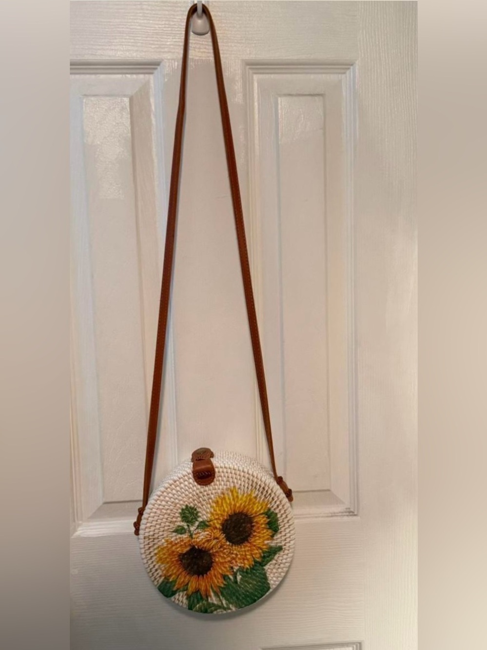 Brand New ~ Boutique Round Sunflower Crossbody Bag in White & Brown